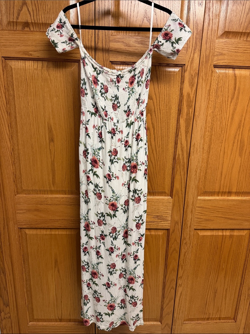 Women’s White Floral Off Shoulder Maxi Dress with Rose Print Size M (Says Large)